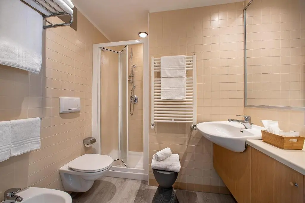 Bagno privato con box doccia delle camere dell'Hotel Rosanna