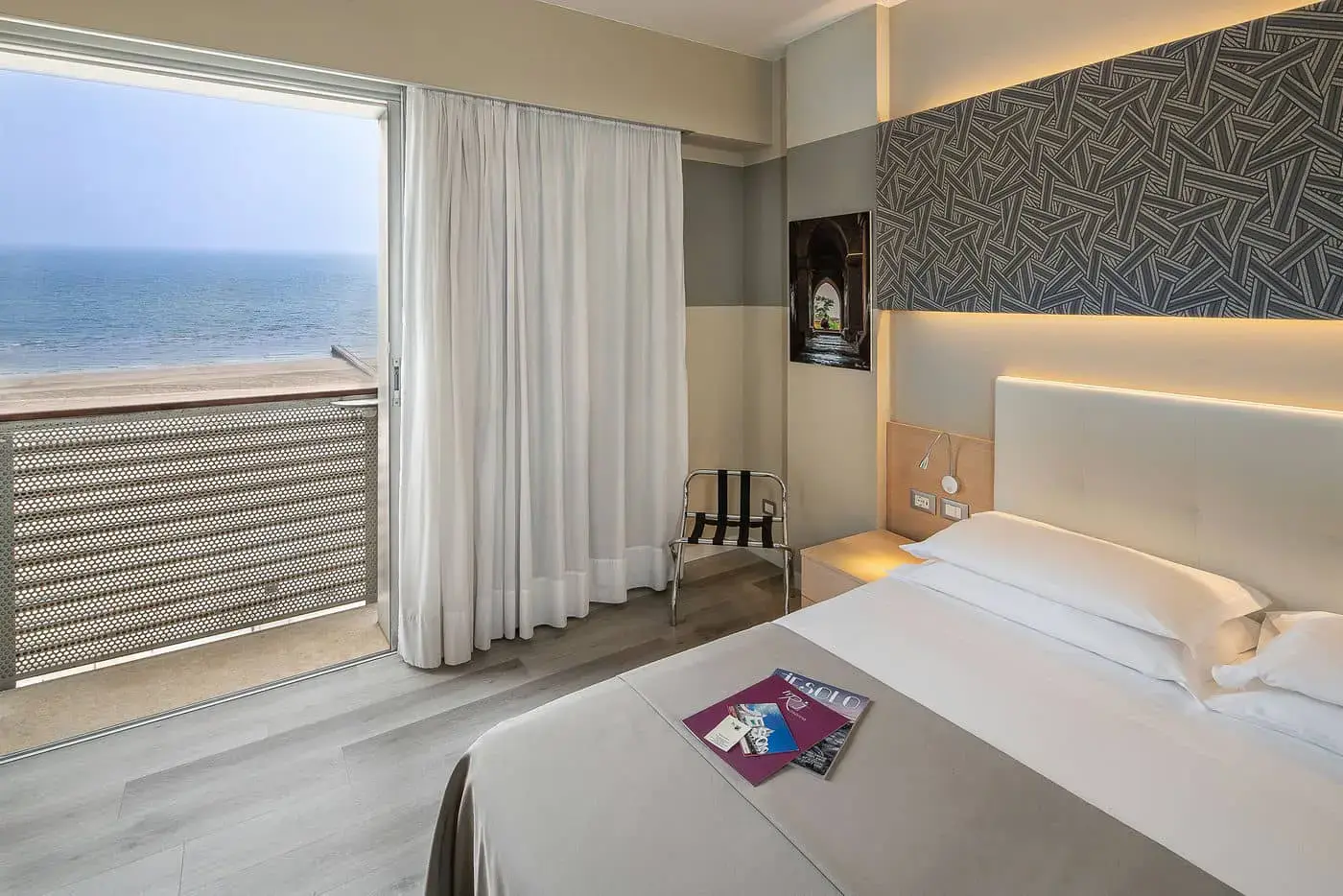 Camera Comfort Vista Mare con letto matrimoniale e finestra sul mare