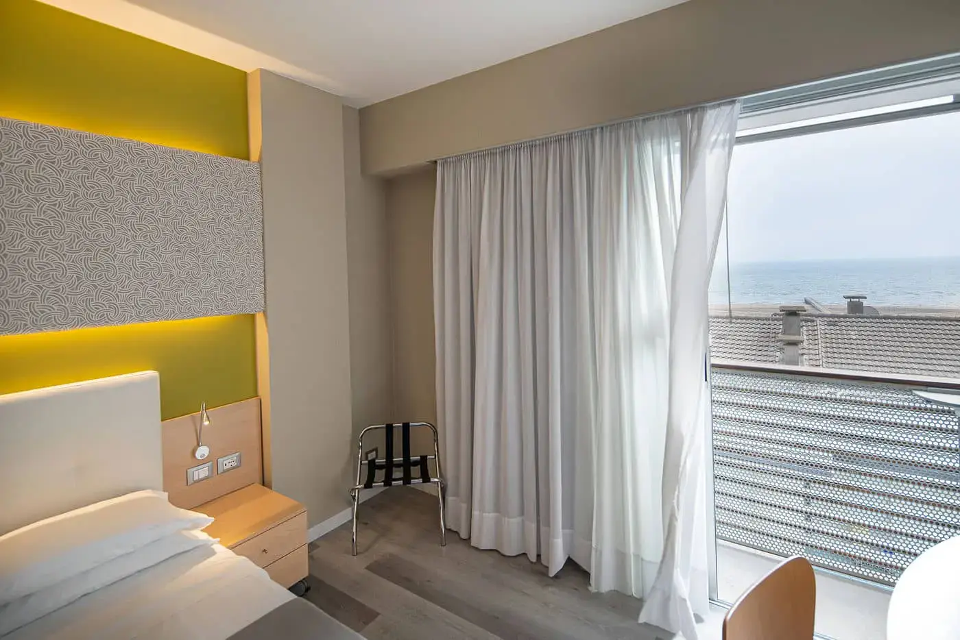Camera Comfort con vista mare parziale e balcone