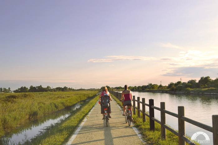 Pista ciclabile lungo la laguna di Jesolo